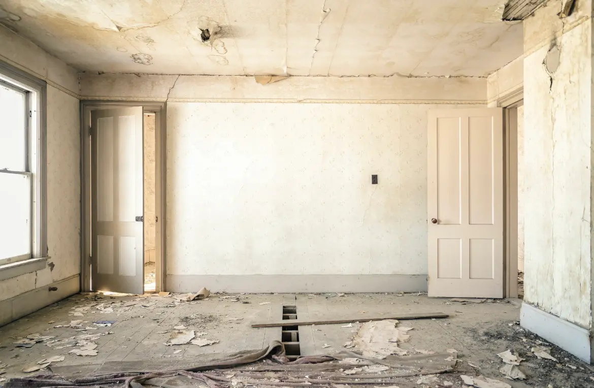 Waste disposal crew managing a cleanout project in Almira